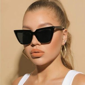 Women’s Bold Black Sunglasses